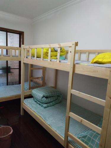 Уси: Gathering Glorious Youth Hostel
