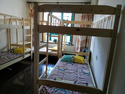 Уси: Gathering Glorious Youth Hostel