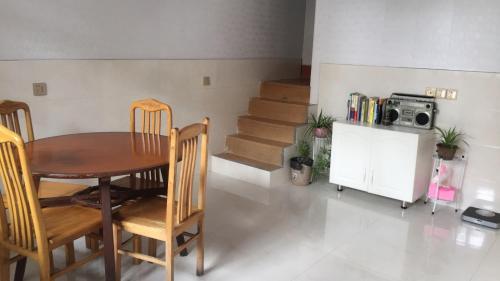 Нинбо: Republic of China Life Style Guesthouse Near Former Residence of Jiangs