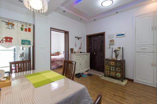 Ухань: Garden View Riverside Apartment