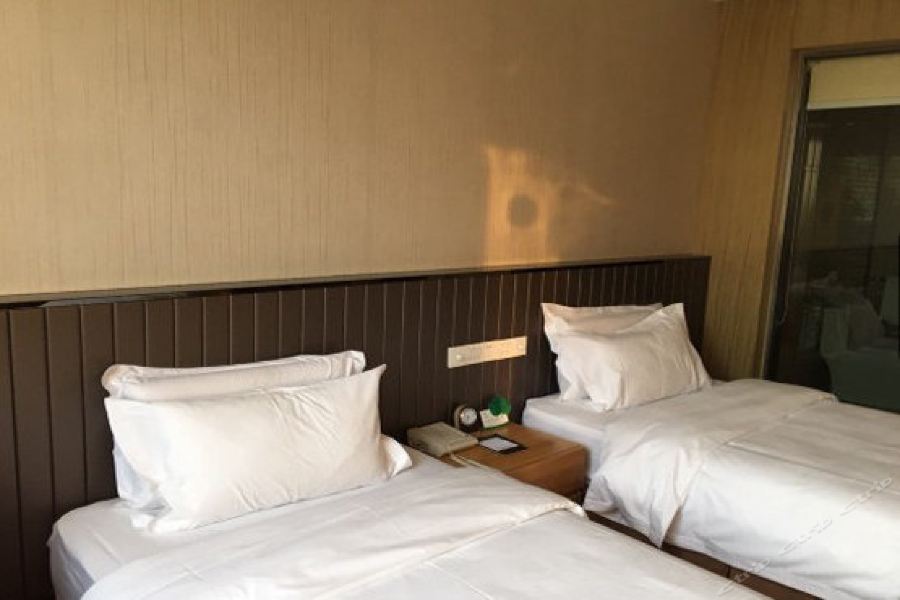 Линьи: Qianxi Yihe Hotel