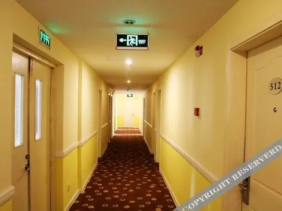 Циндао: Xinlong Holiday Hotel (Wuyishan Road Branch)