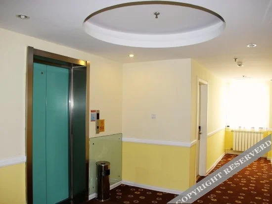 Циндао: Xinlong Holiday Hotel (Wuyishan Road Branch)
