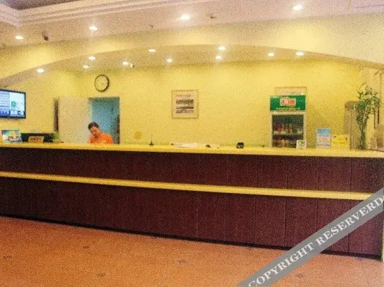 Циндао: Xinlong Holiday Hotel (Wuyishan Road Branch)