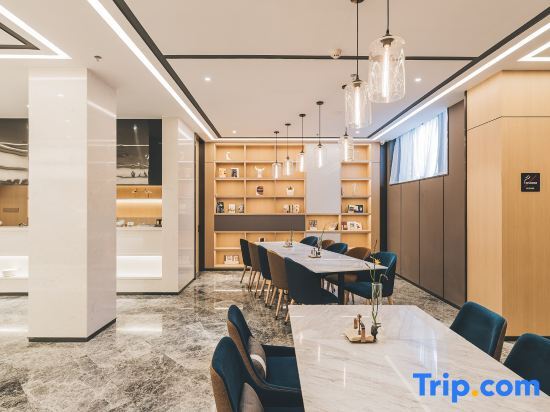 Уси: Berkesy Atour  Hotel