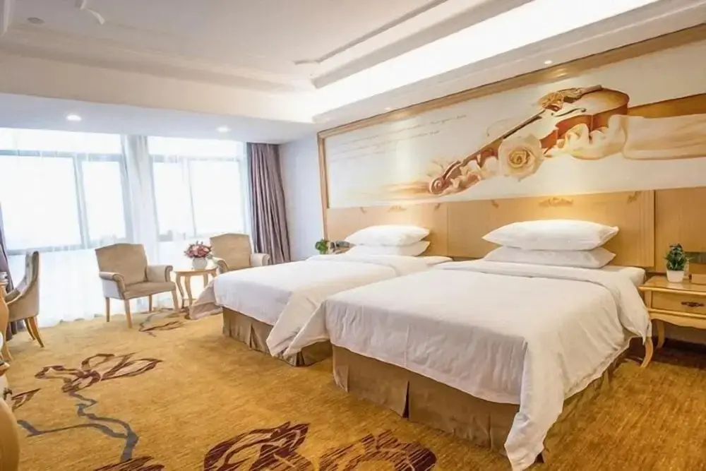Хуайхуа: Vienna International Hotel (Huaihua City Government Square Store)