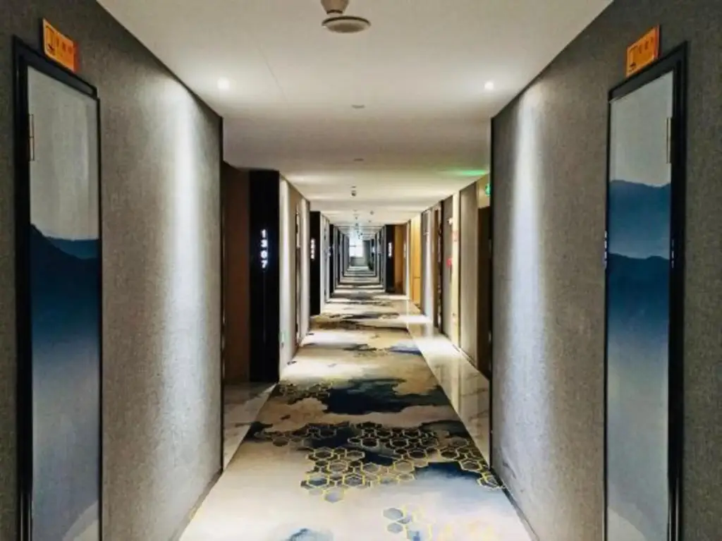 Zhong Rui Hotel — фото 1