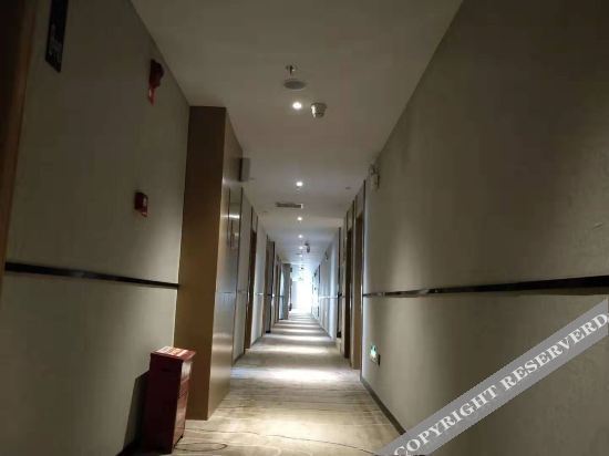Джиаочанг: CCINN Hotel (Liupanshui Sports Center Store)