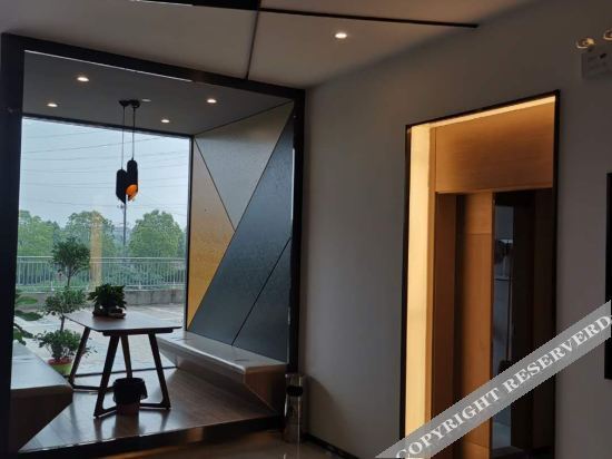 Ухань: Iu Hotel Huangjinkou Subway station store