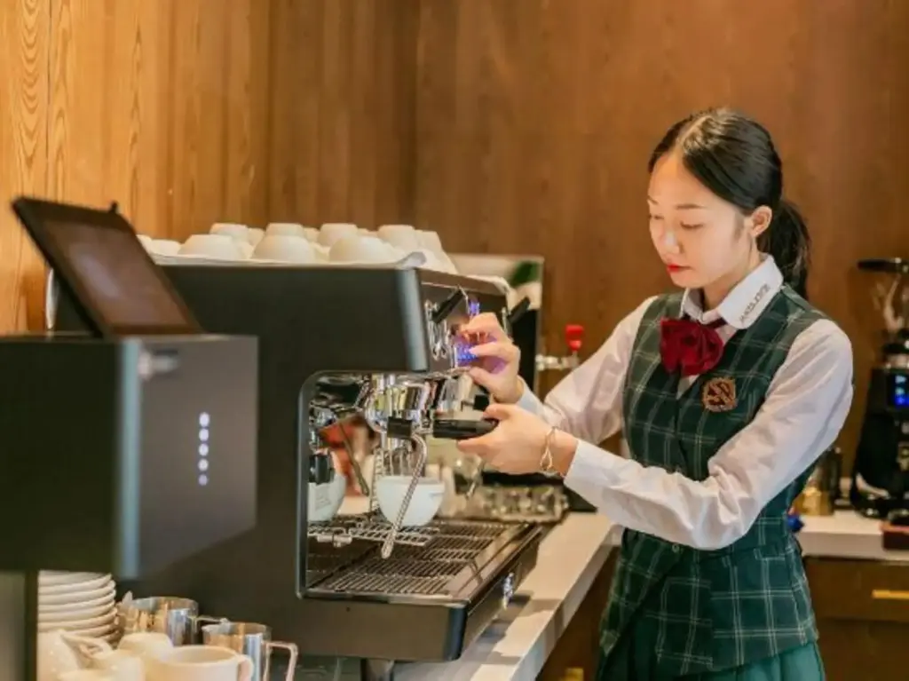 Мэйшань: James Joyce Coffetel (Sichuan University Jinjiang College)