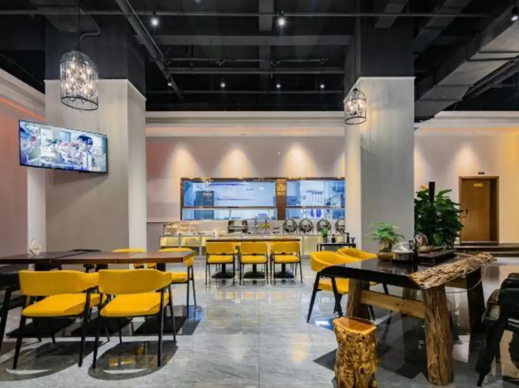 Мэйшань: James Joyce Coffetel (Sichuan University Jinjiang College)