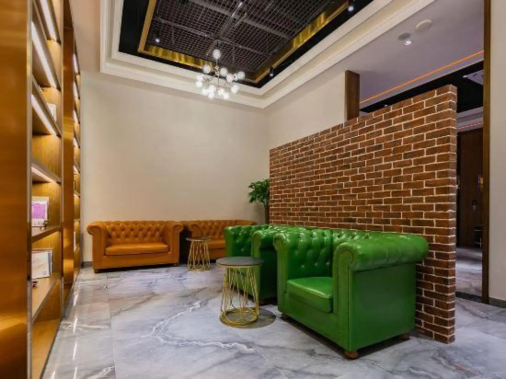 Мэйшань: James Joyce Coffetel (Sichuan University Jinjiang College)