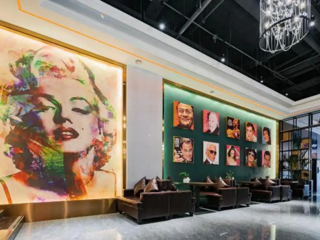 Мэйшань: James Joyce Coffetel (Sichuan University Jinjiang College)