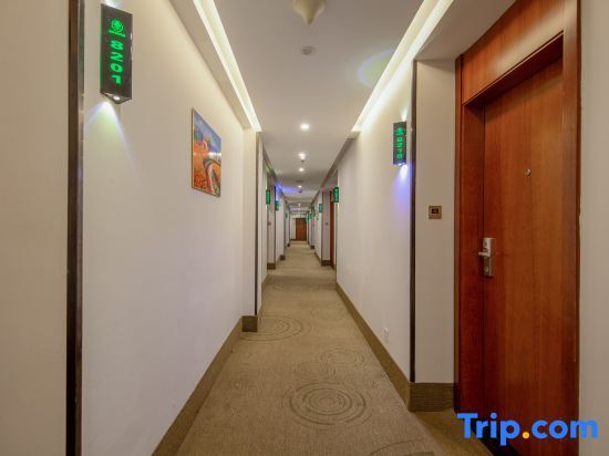 Шанхай: GreenTree Inn Express Shanghai Disneyland Metro