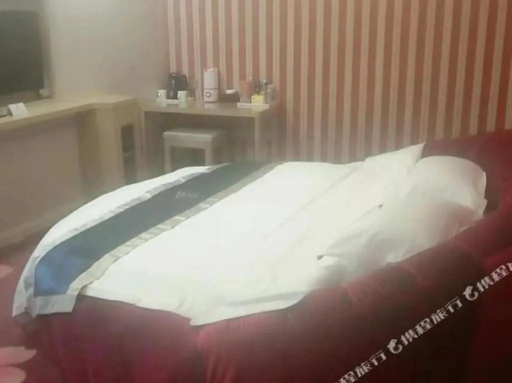 Учжун: Super 8 Hotel (Wuzhong West Mingzhu Road Expressway Store)