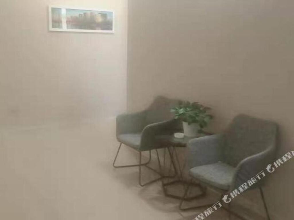 Учжун: Super 8 Hotel (Wuzhong West Mingzhu Road Expressway Store)