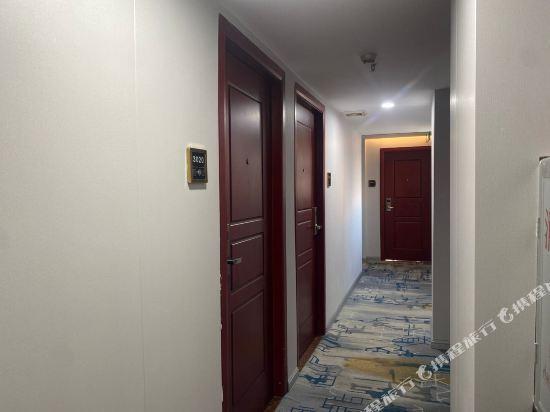 Гуанчжоу: Guangzhou Holiday Inn Happy International Hotel