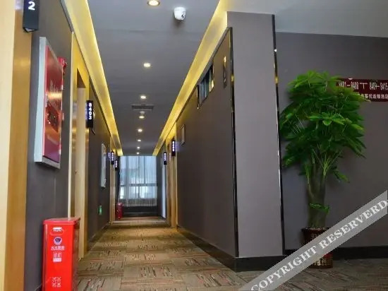 Гяжуглинг: Thank U Chain Hotel (Gongga Airport)