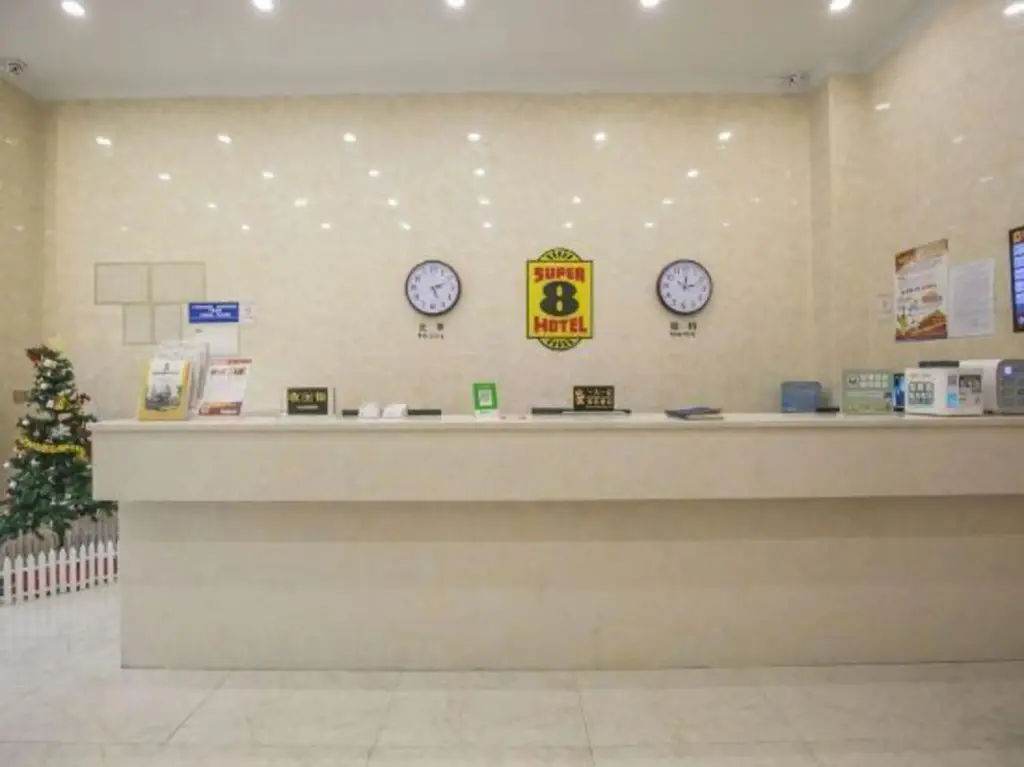 Чэнду: super 8(chengdu wukuashi Metro Station)
