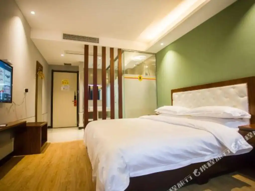 Super 8 Hotel (Guanzhong Xincun store, Yingshang Yingbin Avenue) — фото 1