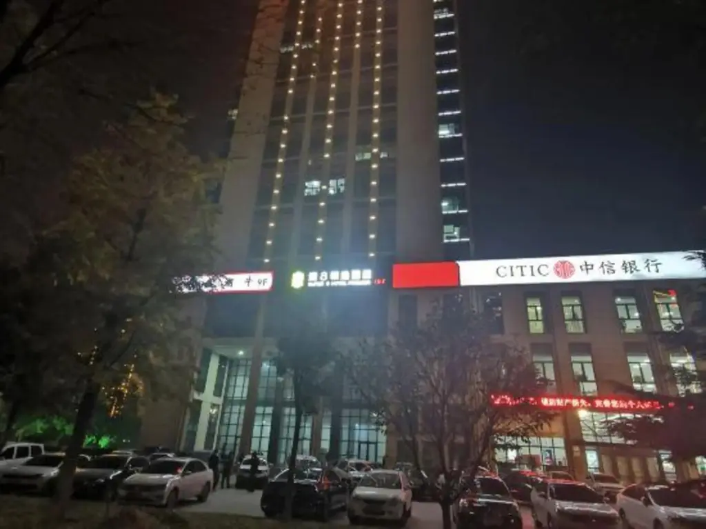 Аньян: Super 8 Hotel Premier (Anyang High-speed Railway Yingbin Park)