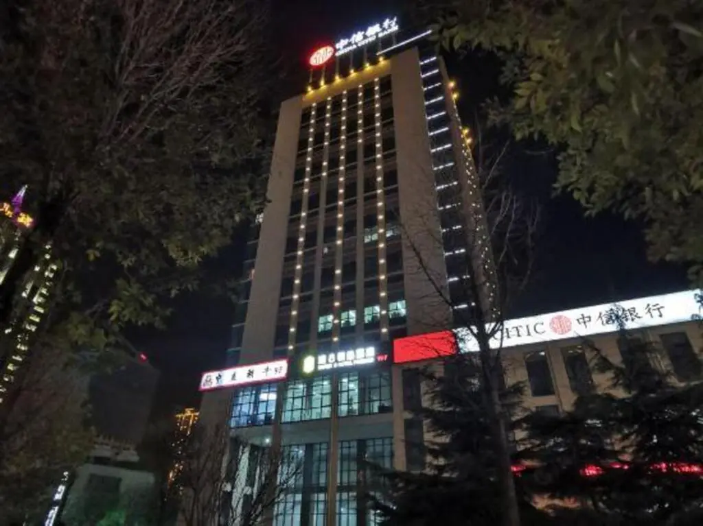 Аньян: Super 8 Hotel Premier (Anyang High-speed Railway Yingbin Park)