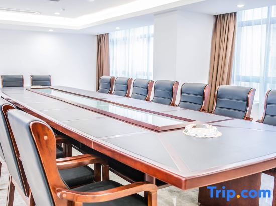 Бенгбу: Fengyang Xinmilan International Business Hotel