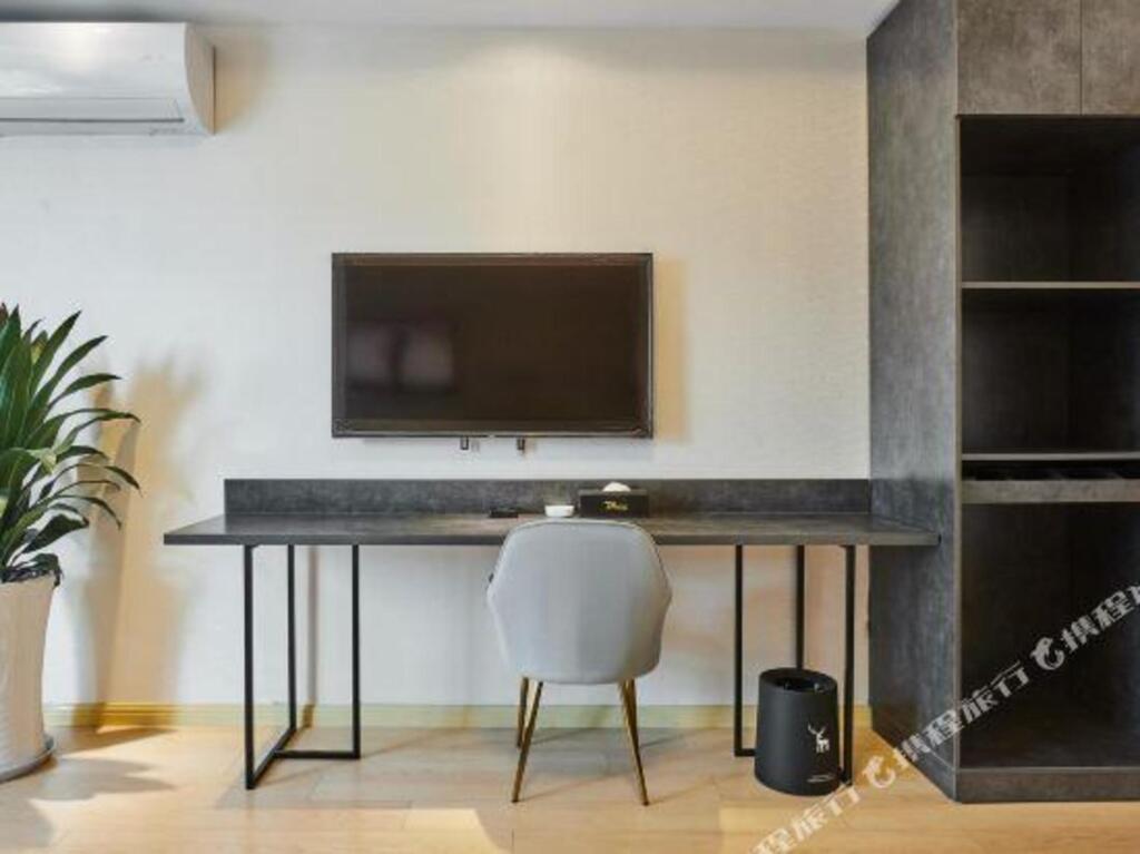 De Hao Design Hotel apartment (Hangzhou Ideal Yintai city adjacent to Ping subway station shop) — фото 1