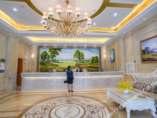 Гаочжай: Vienna Hotel (Xining Airport Haidong High-speed Railway West Station)
