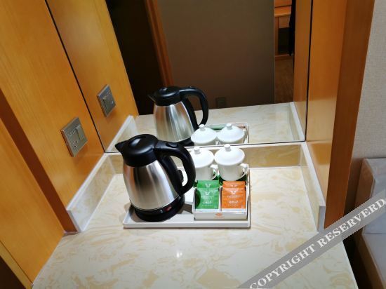 Гаочжай: Vienna Hotel (Xining Airport Haidong High-speed Railway West Station)
