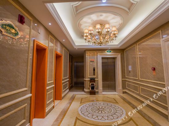 Гаочжай: Vienna Hotel (Xining Airport Haidong High-speed Railway West Station)