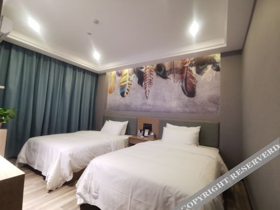 Урумчи: Maizi Hotel (Airport Xintianrun Rome Tianjie)
