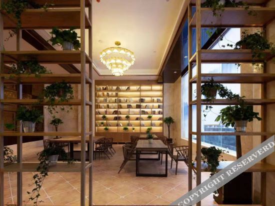 Динпин: Hongman Hongfu Hotel (Guang'an Linshui Modern Life Hall)