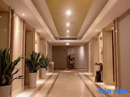 Цзюцзян: Vienna International Hotel (Jiujiang Municipal Government Bali Lake)