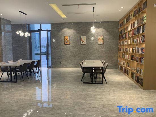 Чунцин: 7 Days Inn Chongqing Liangping South Station high-speed railway station Branch
