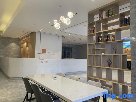 Чунцин: 7 Days Inn Chongqing Liangping South Station high-speed railway station Branch