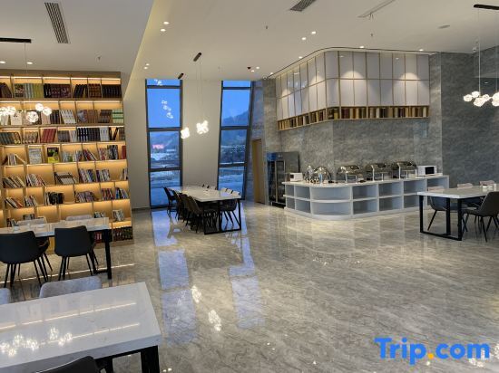 Чунцин: 7 Days Inn Chongqing Liangping South Station high-speed railway station Branch