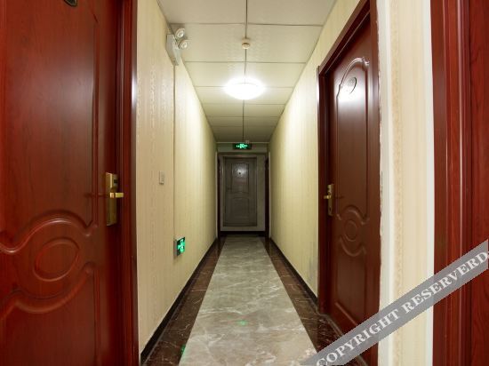 Чжанцзякоу: Zhangjiakou yiju express hotel