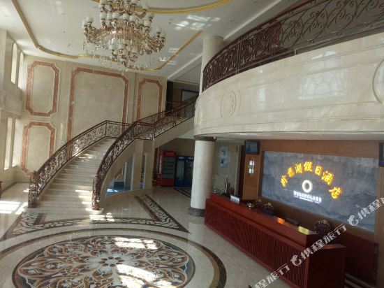 Wolong Lake Holiday Hotel — фото 1