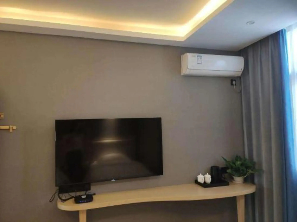 Quzhou 8090 light residence hotel — фото 1