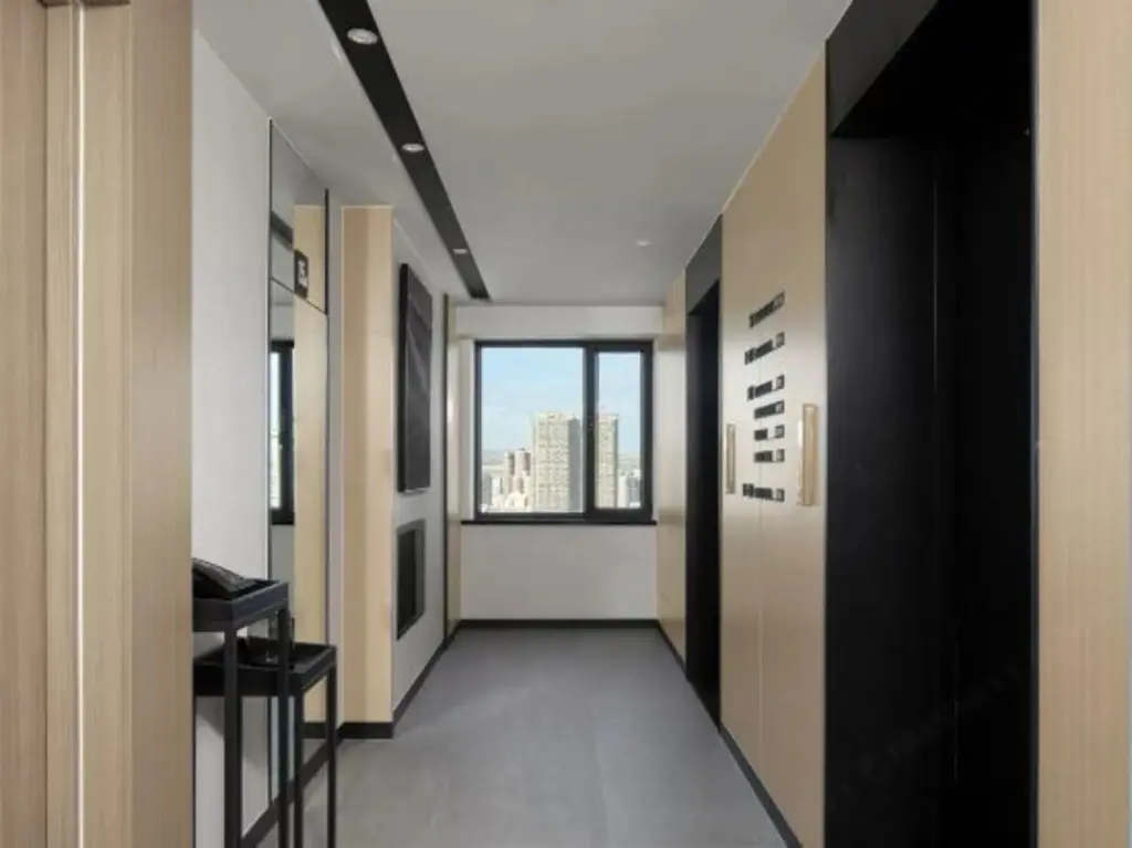 Корла: Modern Four Seasons Hotel (Xinhuijia Branch)