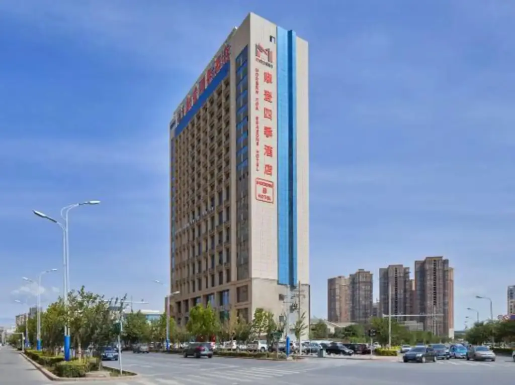 Корла: Modern Four Seasons Hotel (Xinhuijia Branch)