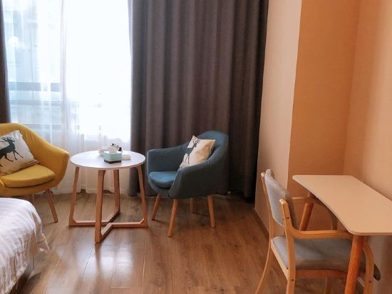 Циндао: Blue Star Sea View Apartment