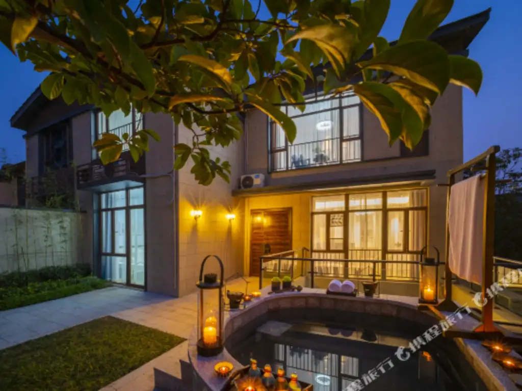 Гуанчжоу: Golden Leaf Mid-hill Spa Apartment
