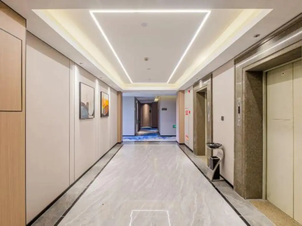 Цзясинь: Zion Hotel