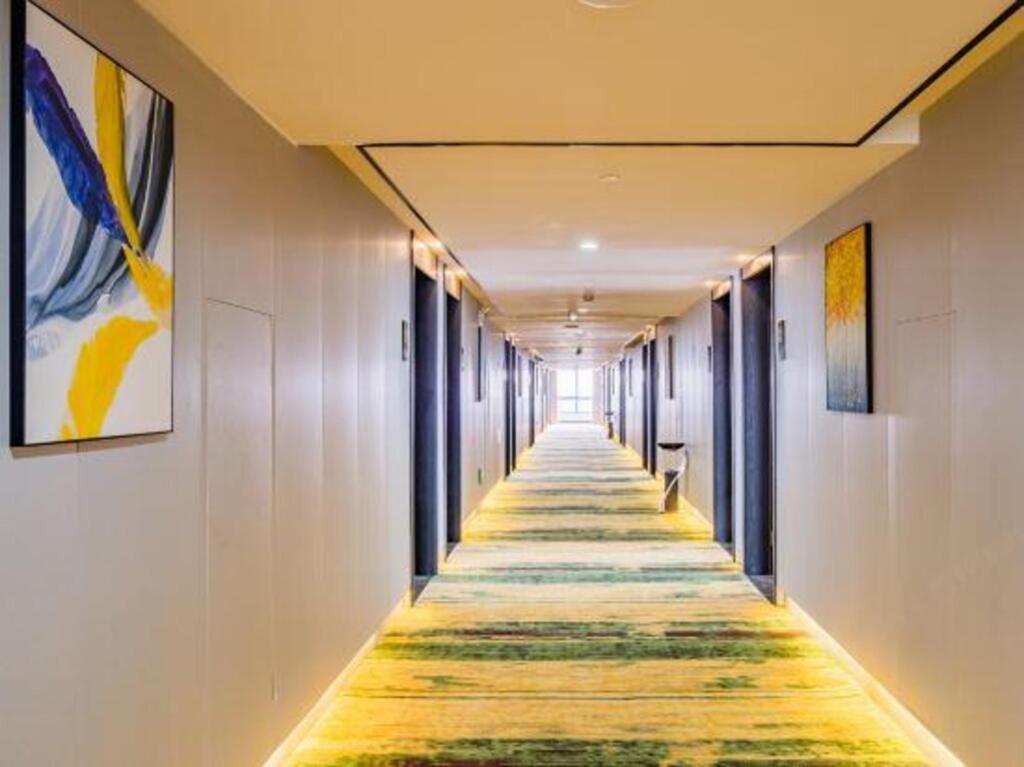 Цзясинь: Zion Hotel