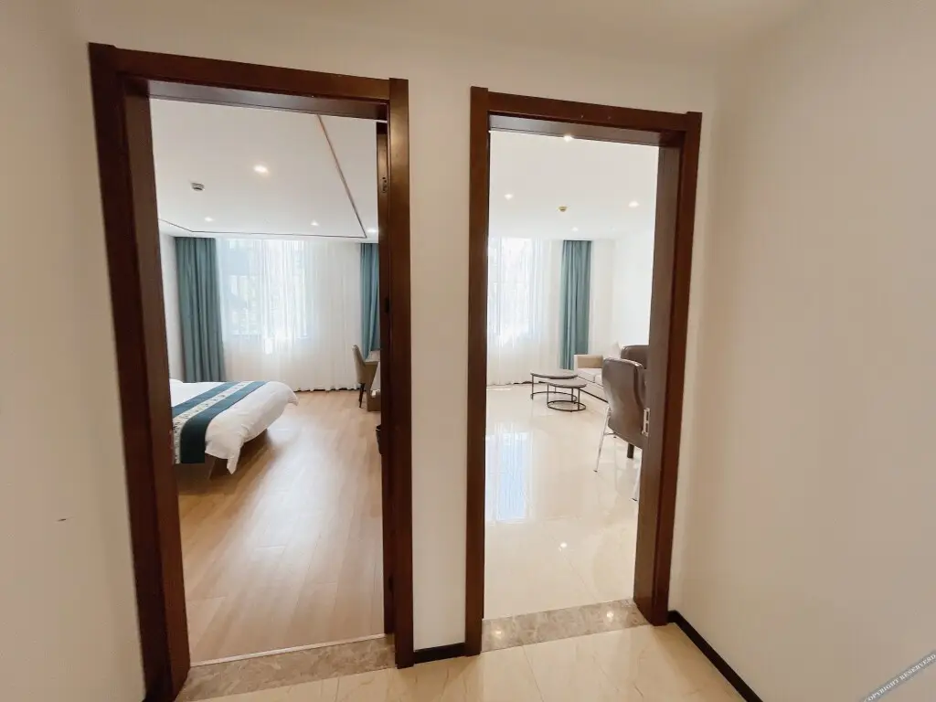 Шанхай: Shanghai Yisu Holiday Inn