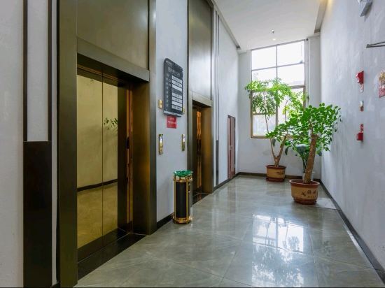 Цзиань: Green Oriental Suichuan Jinggangshan Avenue store