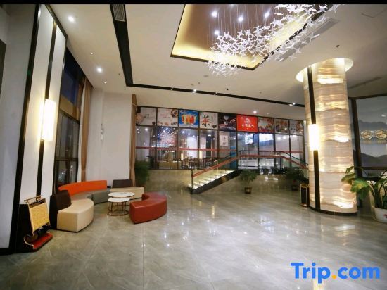 Цзиань: Green Oriental Suichuan Jinggangshan Avenue store
