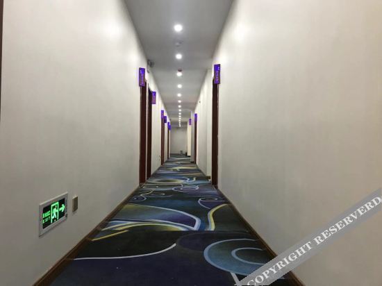 Ухань: 梦缘精品酒店(武汉左岭新城未来三路地铁站店)